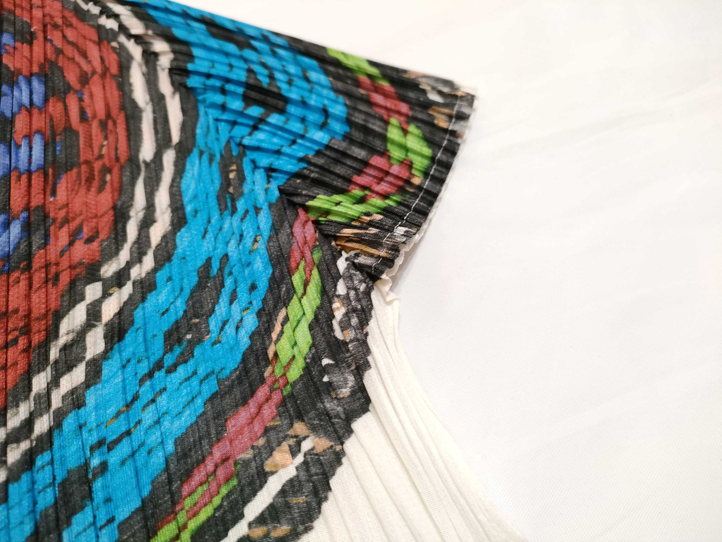 ISSEY MIYAKE Pleats Please Issey Miyake wool and knit print transfer short-sleeved crew neck top PP21-JK741 White Multicolor Top