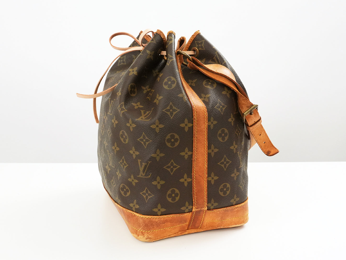 LOUIS VUITTON Monogram Noe M42224 Shoulder Bag