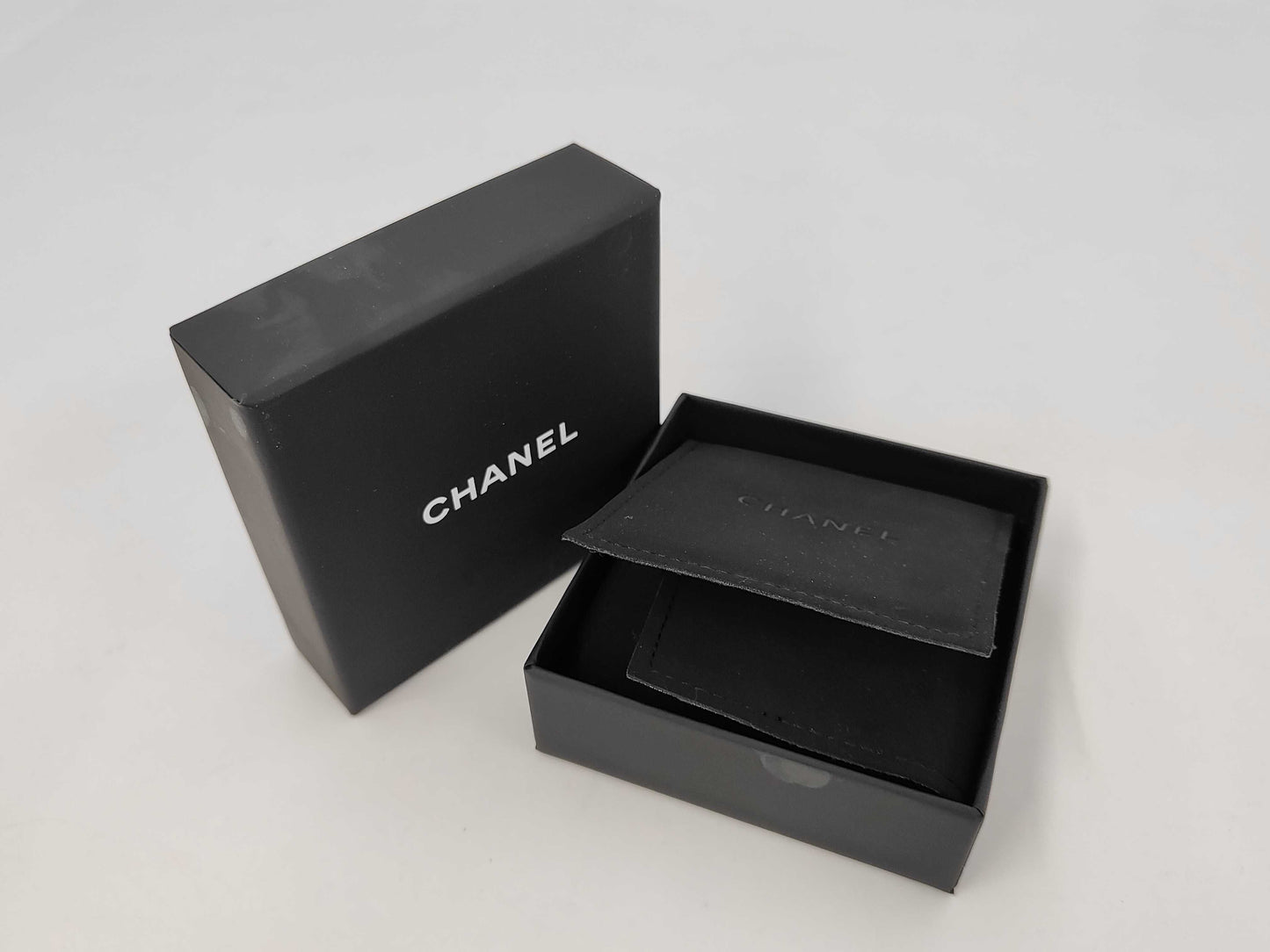 CHANEL Coco Mark Faux Pearl Rhinestone B25 V Brooch