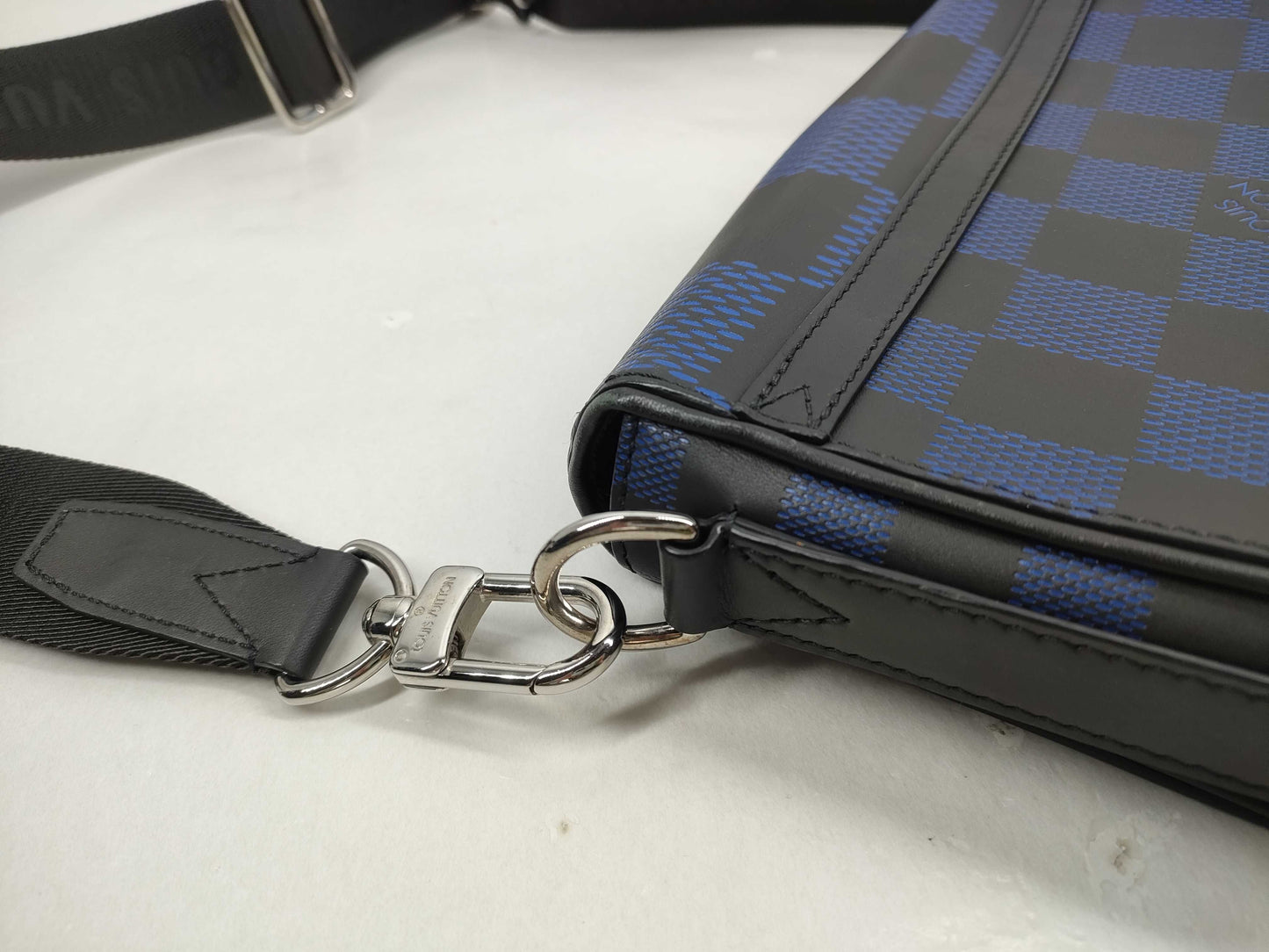 LOUIS VUITTON Damier Infini 3D Studio Messenger Shoulder Bag CA4280