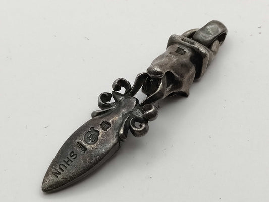 Silver necklace pendant top