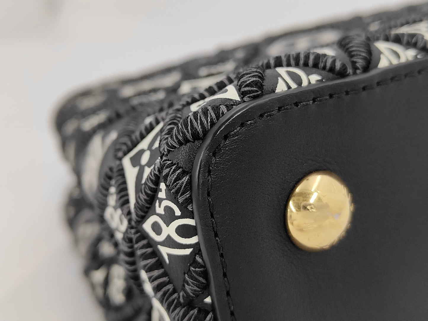 LOUIS VUITTON Capucines MM SINCE1854 2-way handbag/shoulder bag M57358 RFID-enabled calf leather bag