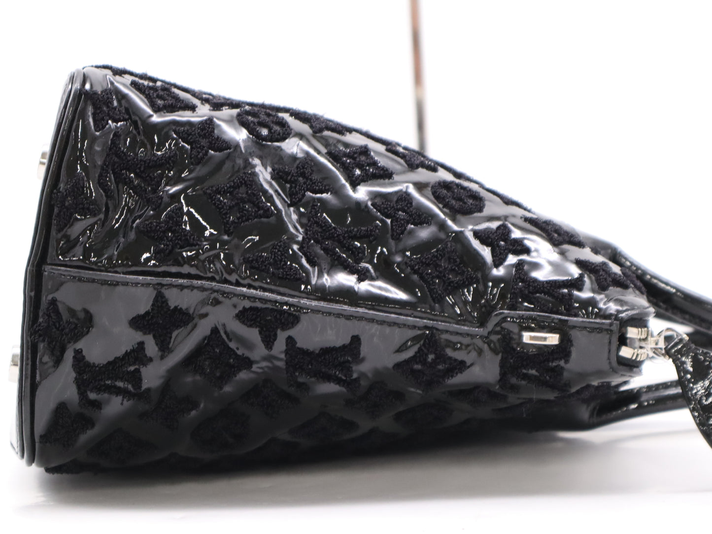 LOUIS VUITTON M40602 Fashionation Lockit Bouclette Noir Handbag with Cadena, Two Keys, Cloche, and Poignier