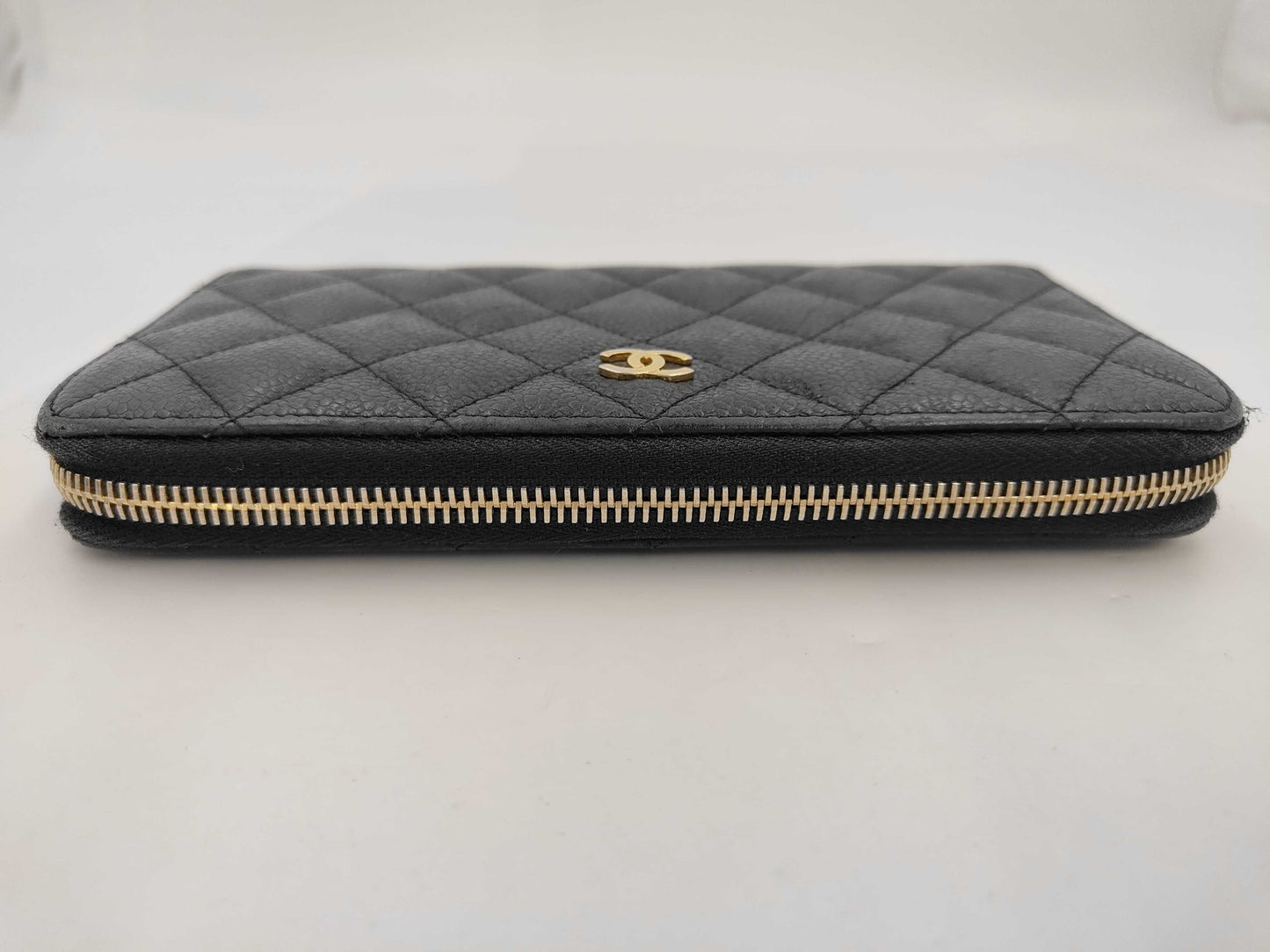 CHANEL Matelasse Caviar Leather Round Zip Wallet in Black with Gold Hardware, 22666637, Card/Stickers