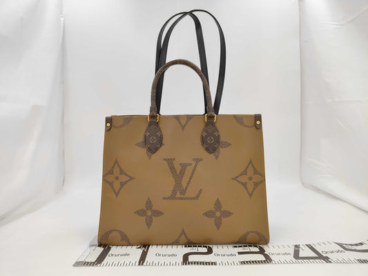 LOUIS VUITTON Monogram Giant on the Go MM Tote Bag