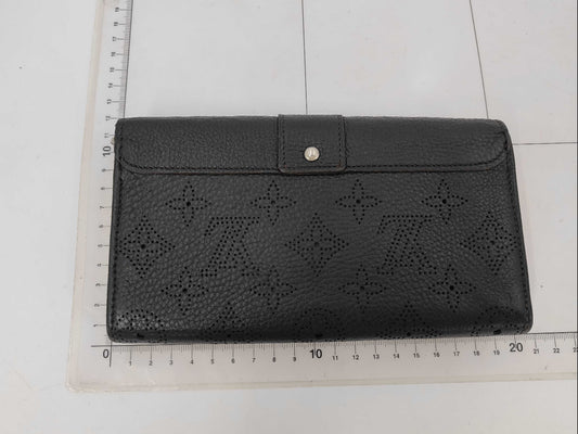 LOUIS VUITTON Mahina Portefeuille Iris Leather Bifold Long Wallet Black Serial Number Wallet