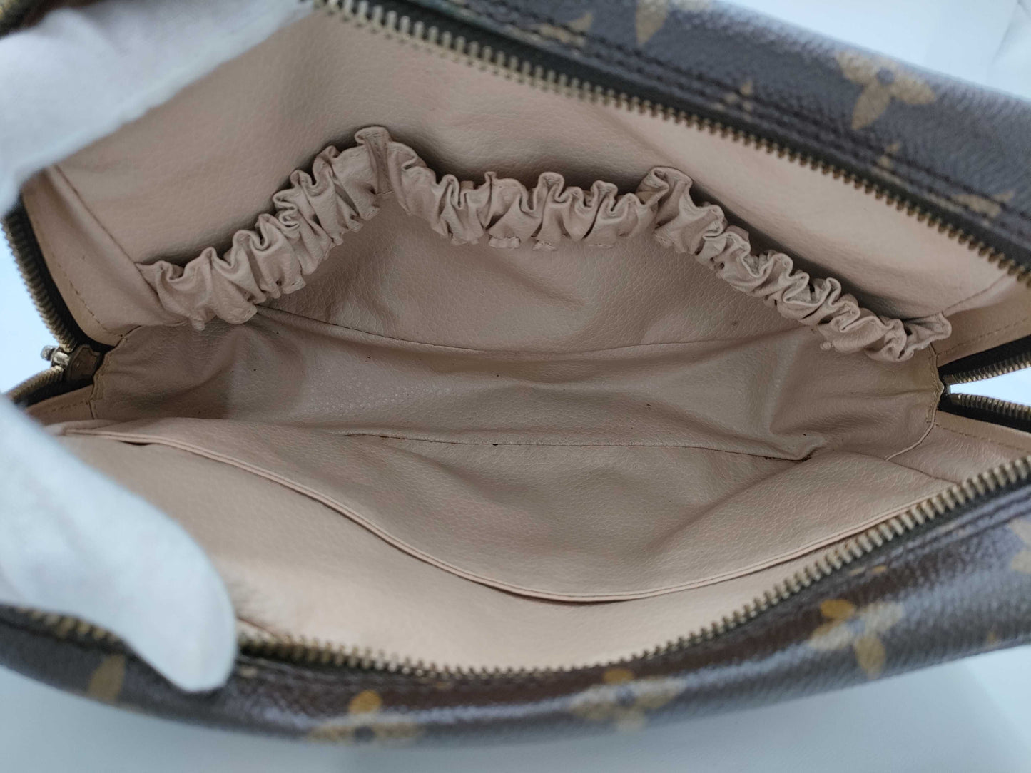 LOUIS VUITTON Monogram Truss Toilette 23 Second Bag