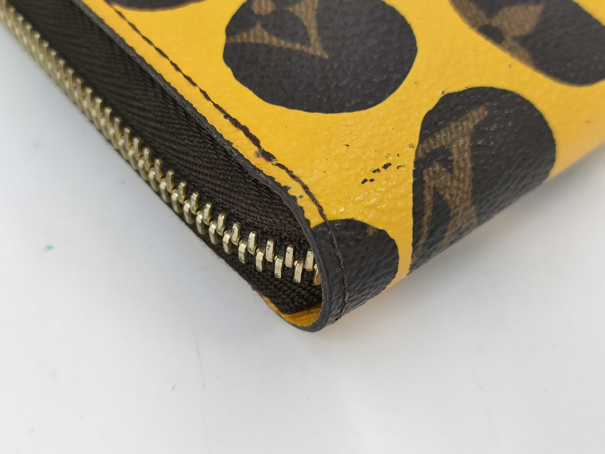 LOUIS VUITTON Pumpkin Dot Zippy Wallet