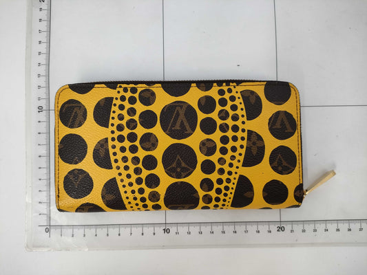 LOUIS VUITTON Pumpkin Dot Zippy Wallet