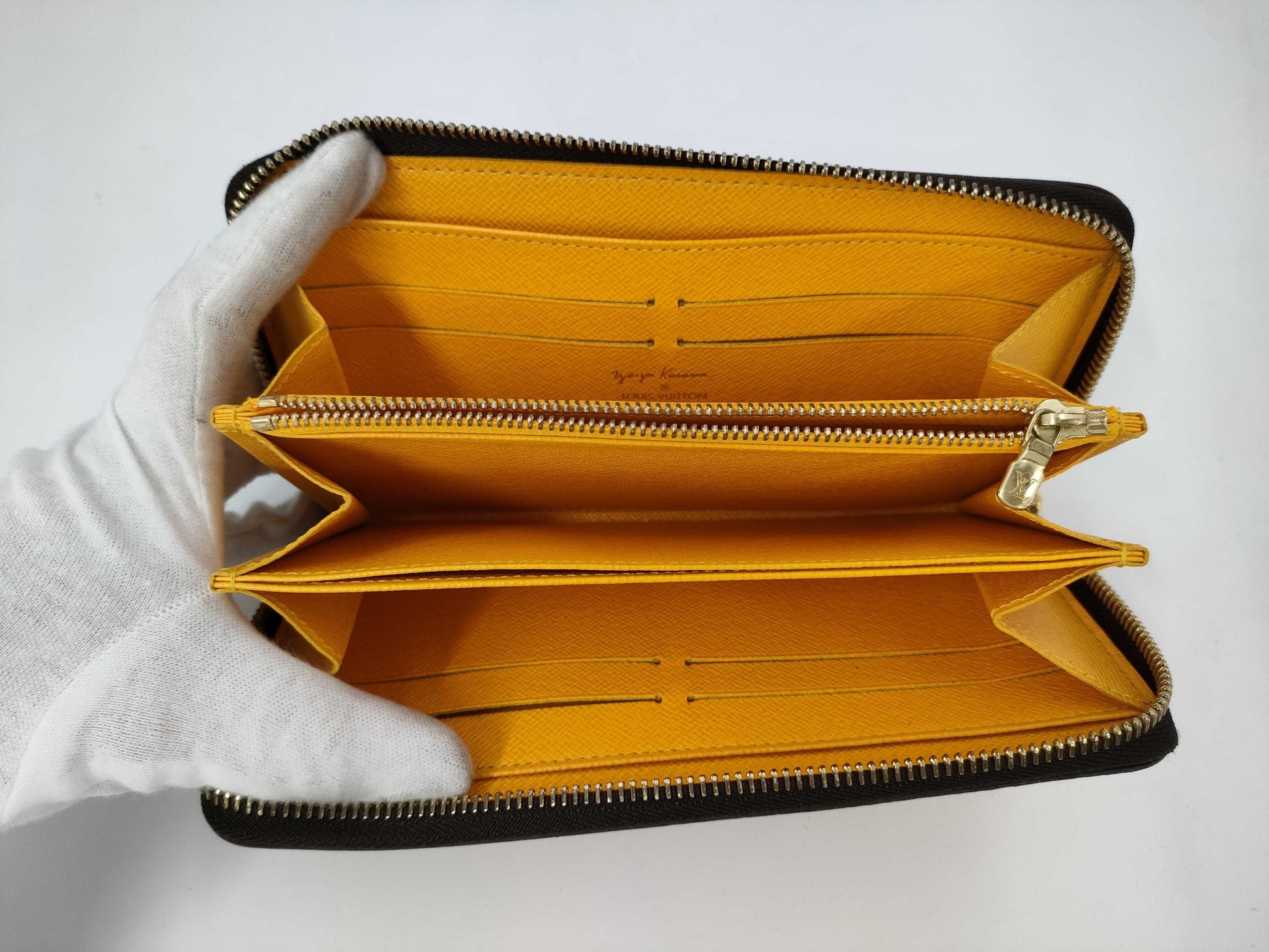 LOUIS VUITTON Pumpkin Dot Zippy Wallet