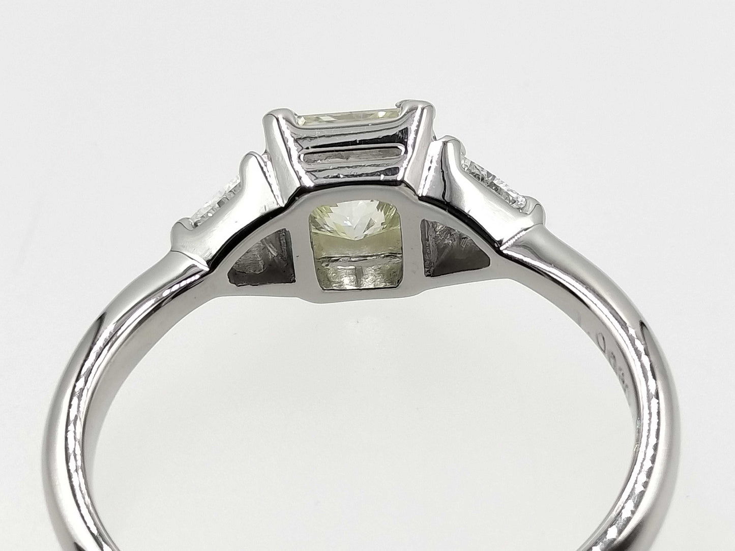 D1.008ct FD0.16ct PT900 4.2g Ring
