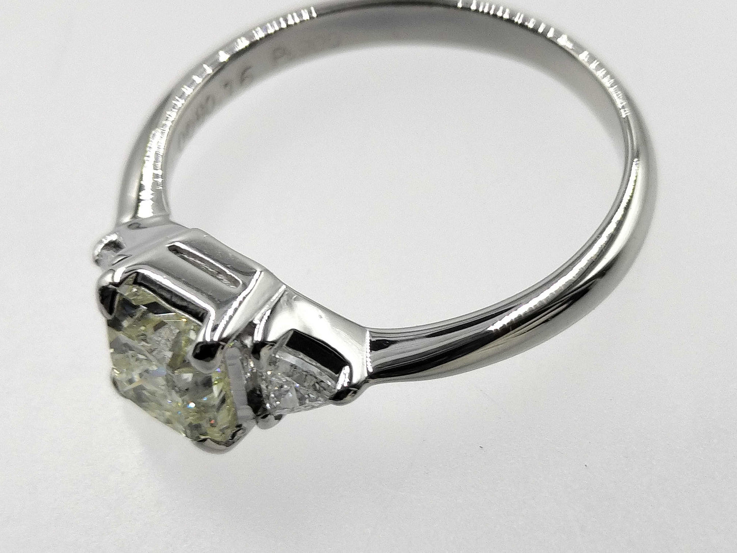 D1.008ct FD0.16ct PT900 4.2g Ring
