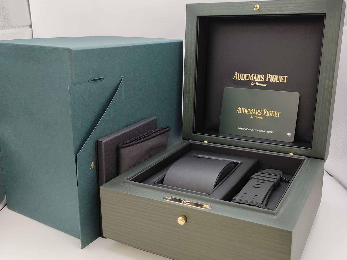 AUDEMARS PIGUET 26420CE.OO.A063VE.01 UK4943J Green Men's Watch
