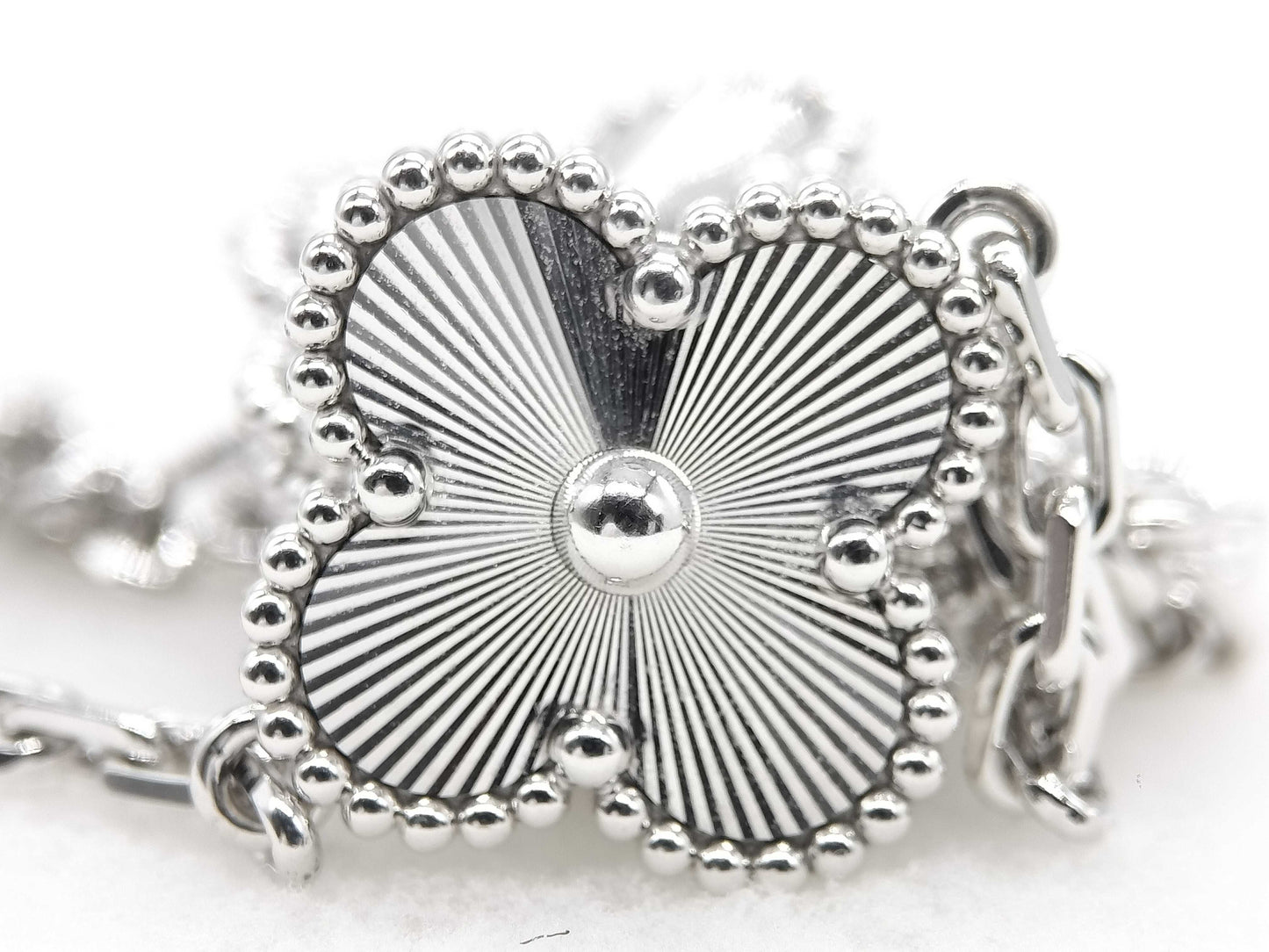 Van Cleef & Arpels Vintage Alhambra Guilloched 5-Piece Bracelet in Au750, 19.5g