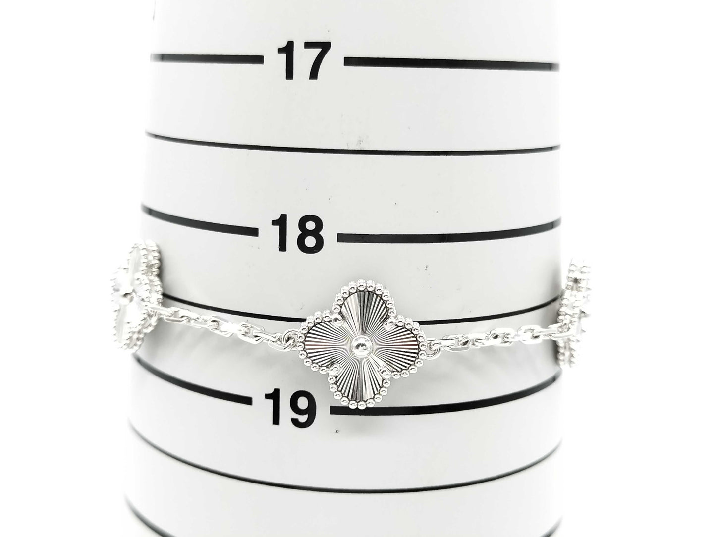Van Cleef & Arpels Vintage Alhambra Guilloched 5-Piece Bracelet in Au750, 19.5g