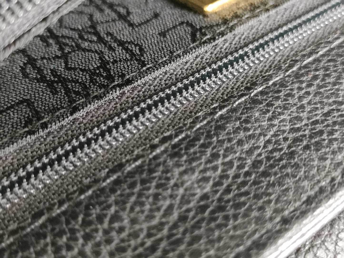 Yves Saint Laurent Diamond Cut Shoulder Bag Shoulder Bag