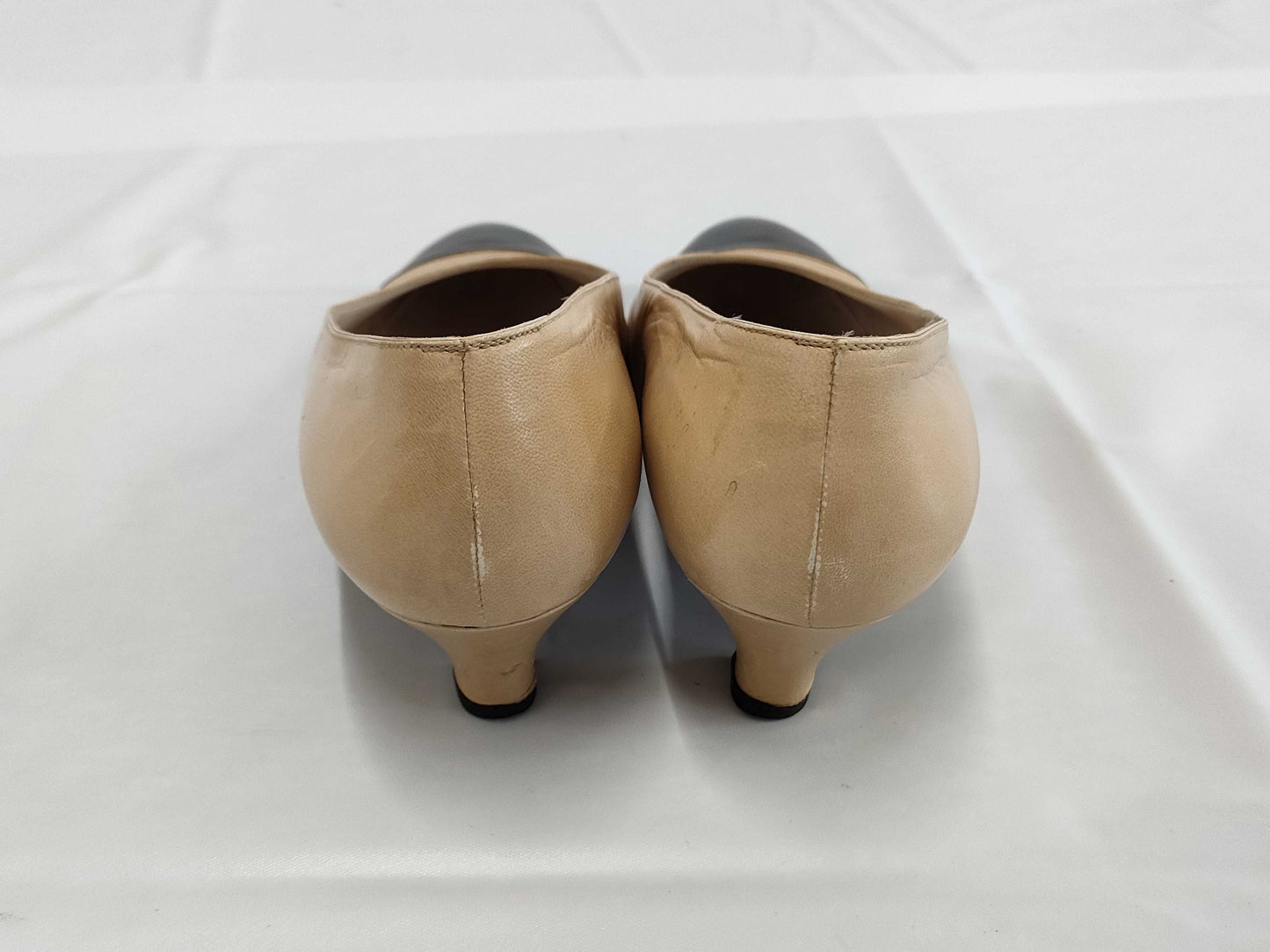 CHANEL size 36.5 pumps