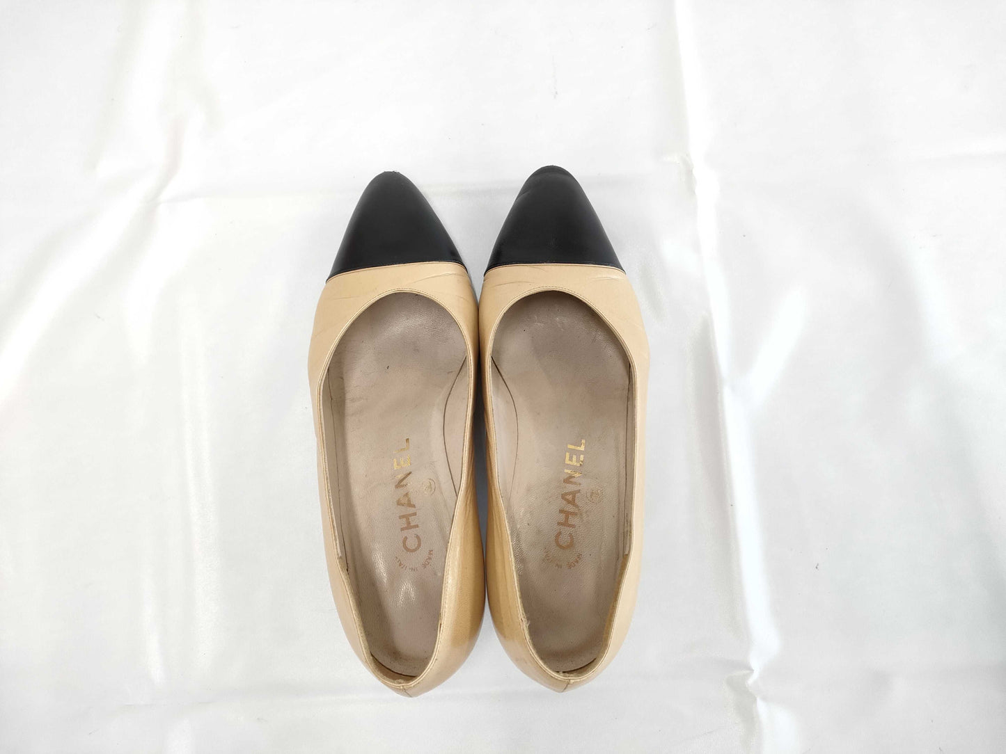 CHANEL size 36.5 pumps