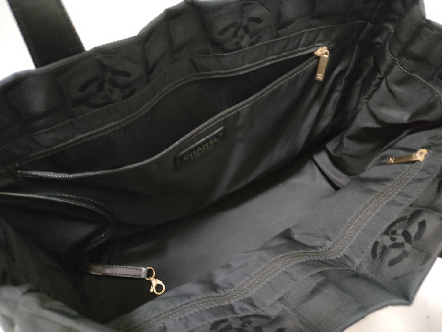 CHANEL Old Travel Line Neutra MM Tote Bag