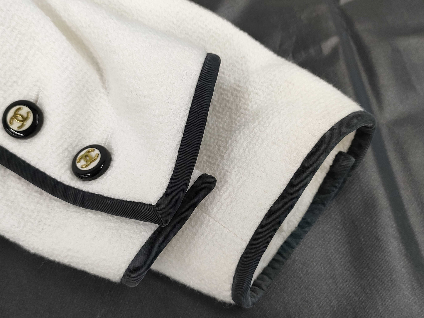 CHANEL White x Black Coco Button P95 Size 40 Jacket