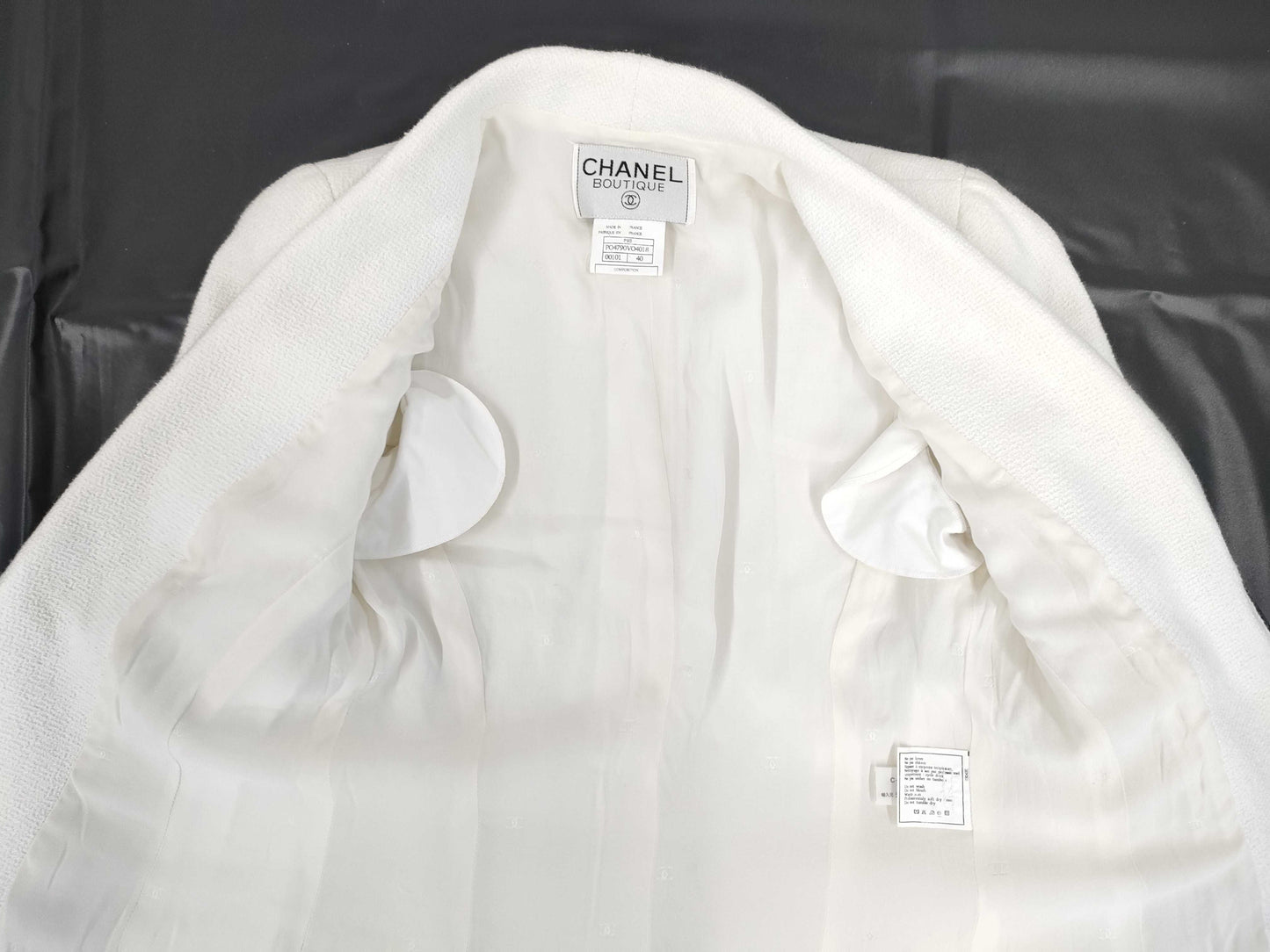 CHANEL White x Black Coco Button P95 Size 40 Jacket