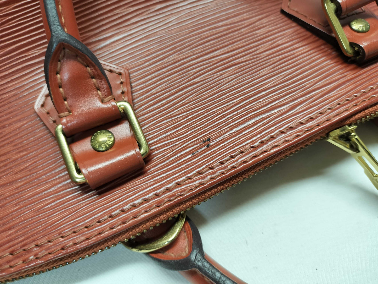 LOUIS VUITTON M5280M Epi Alma Handbag Handbag