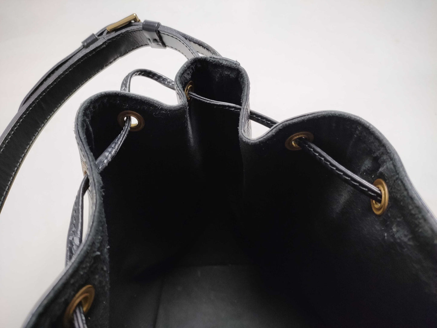 LOUIS VUITTON Epi Noe/Noir Shoulder Bag