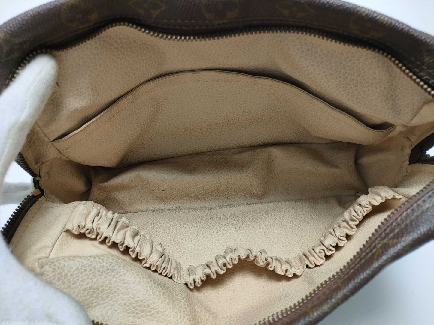 LOUIS VUITTON Monogram True Toilet 28 Pouch