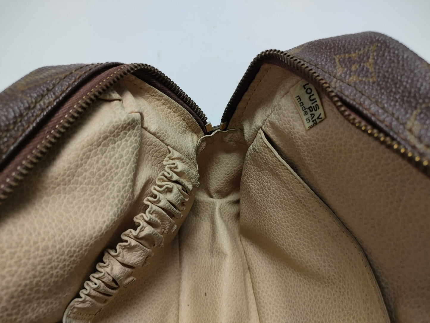 LOUIS VUITTON Monogram True Toilet 28 Pouch