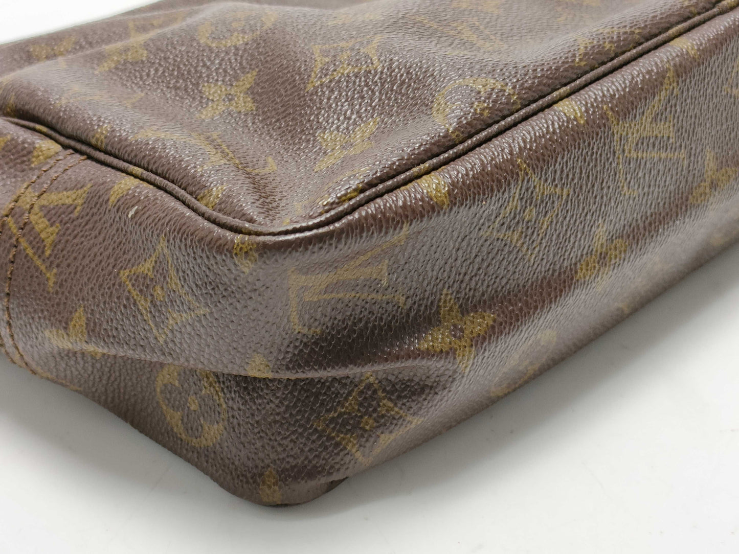 LOUIS VUITTON Monogram True Toilet 28 Pouch