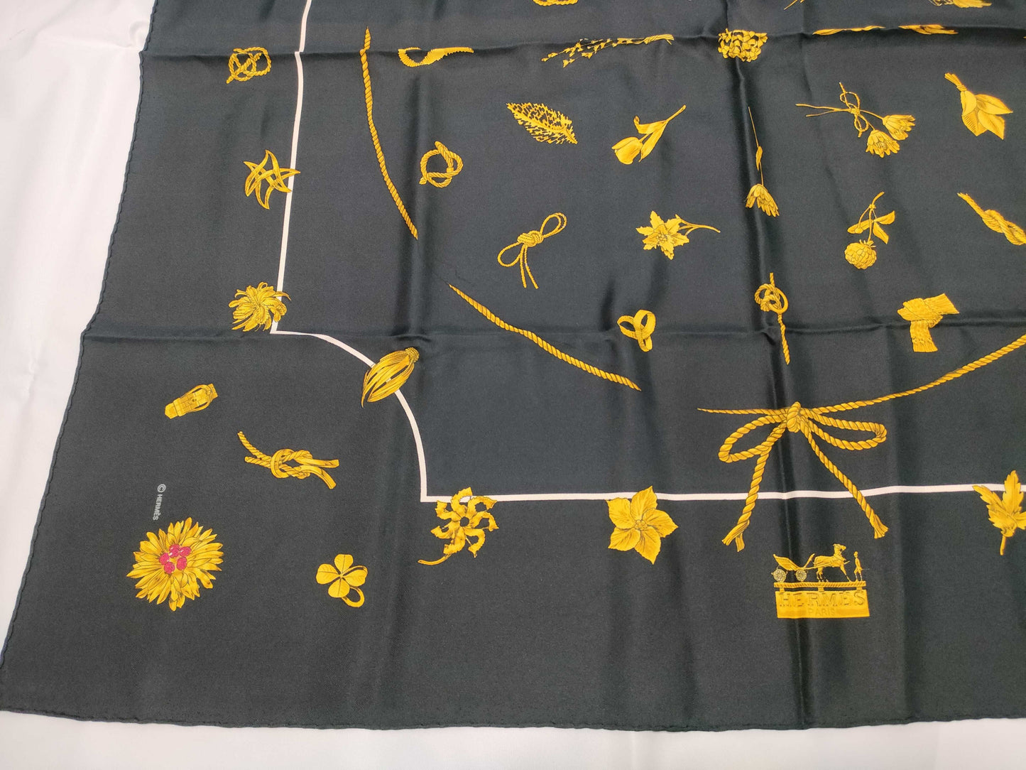 HERMES Carre Clips Scarf