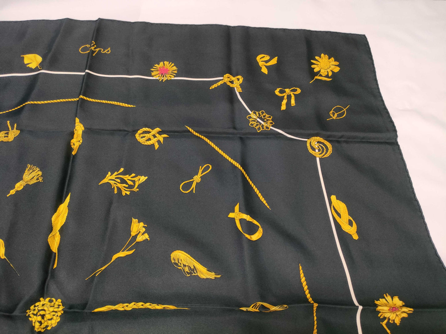 HERMES Carre Clips Scarf