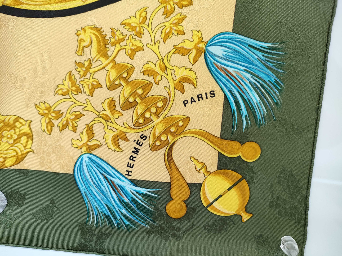HERMES Carré 90 Plumes and Grelots Feather and Bell Scarf