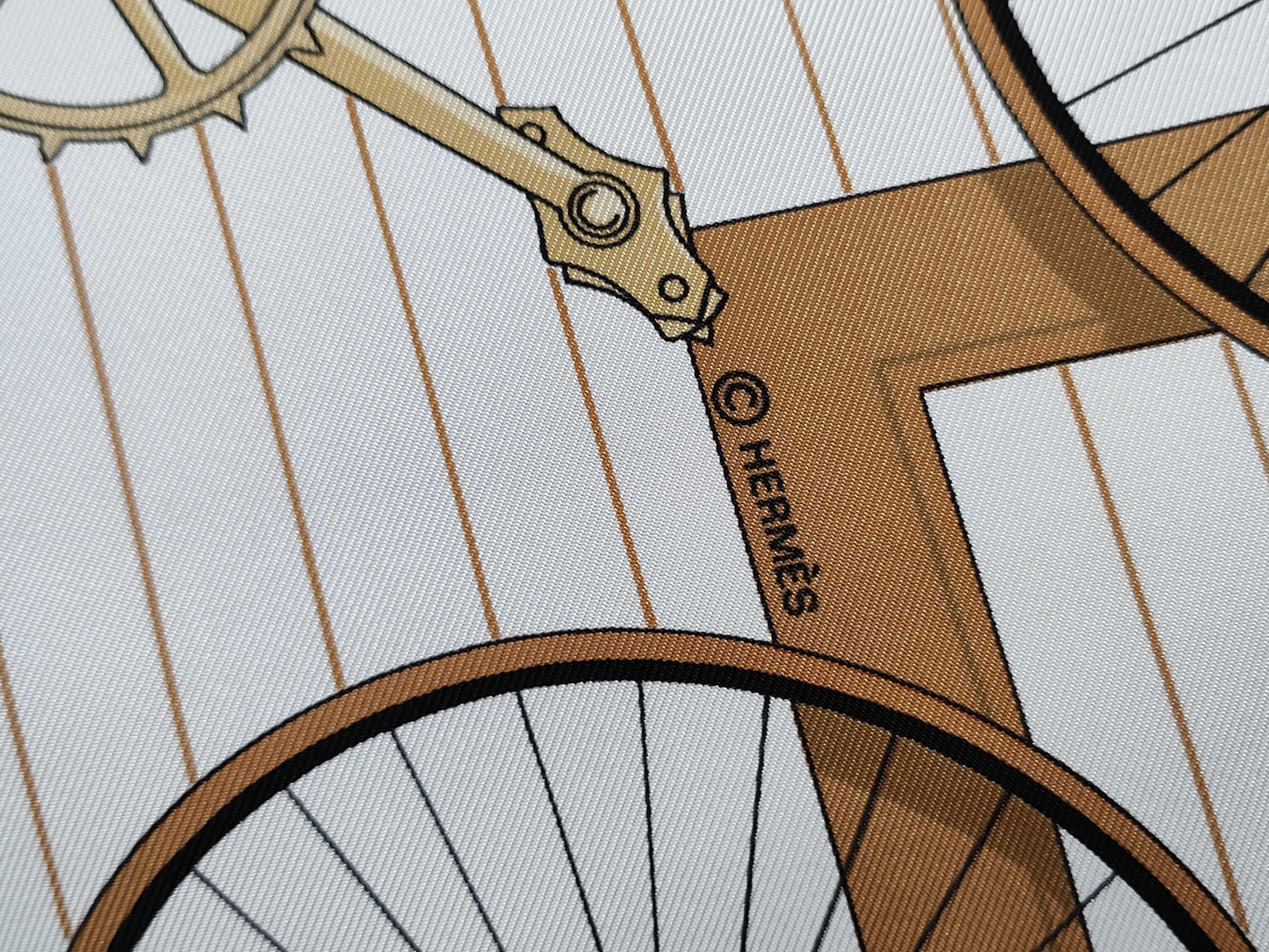 HERMES Carre Hermes LES BECANES Scarf