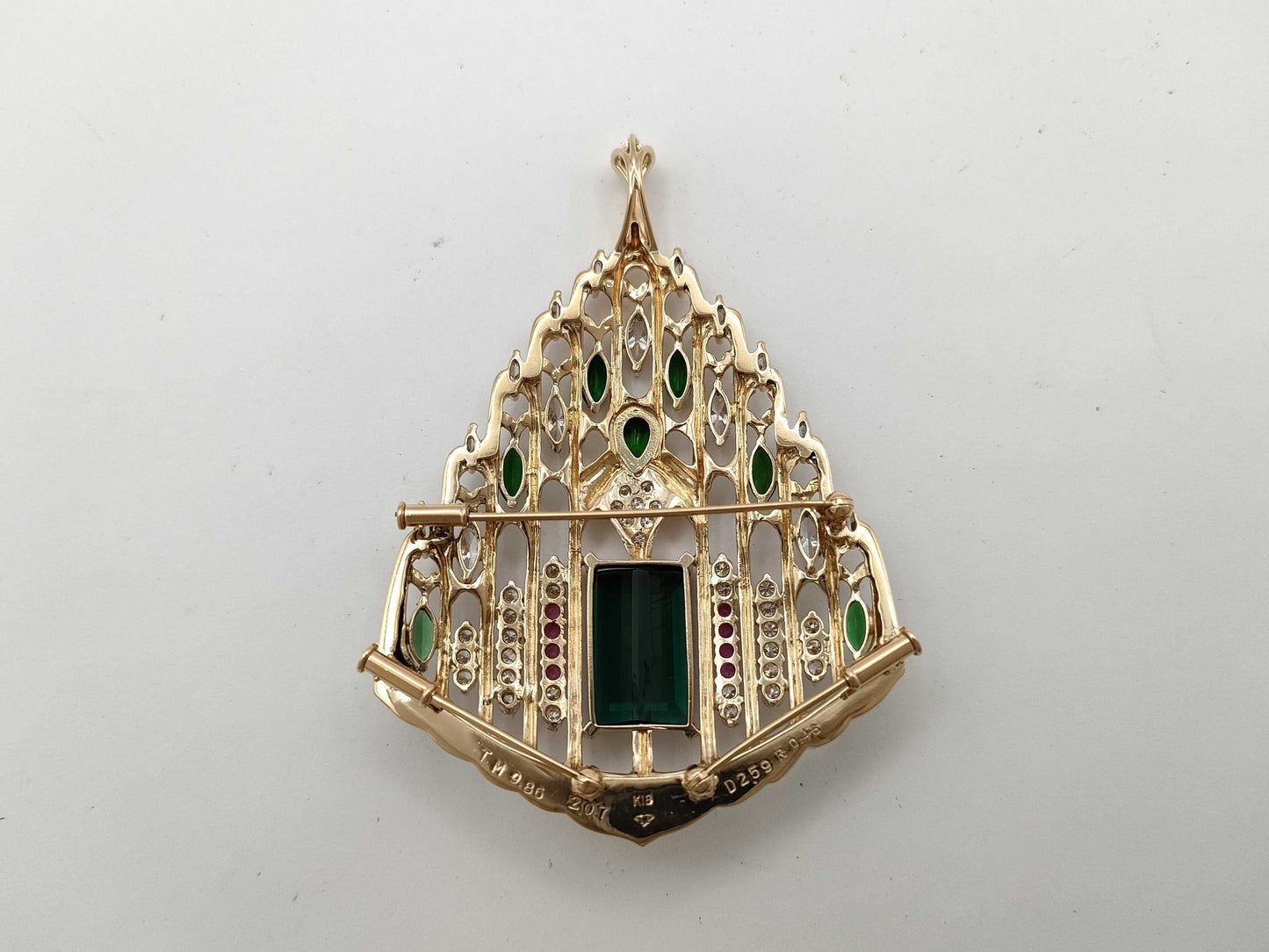 Total length 9.86/2.07ct, R 0.46ct, D 2.59ct, K18, 43.2g, Brooch