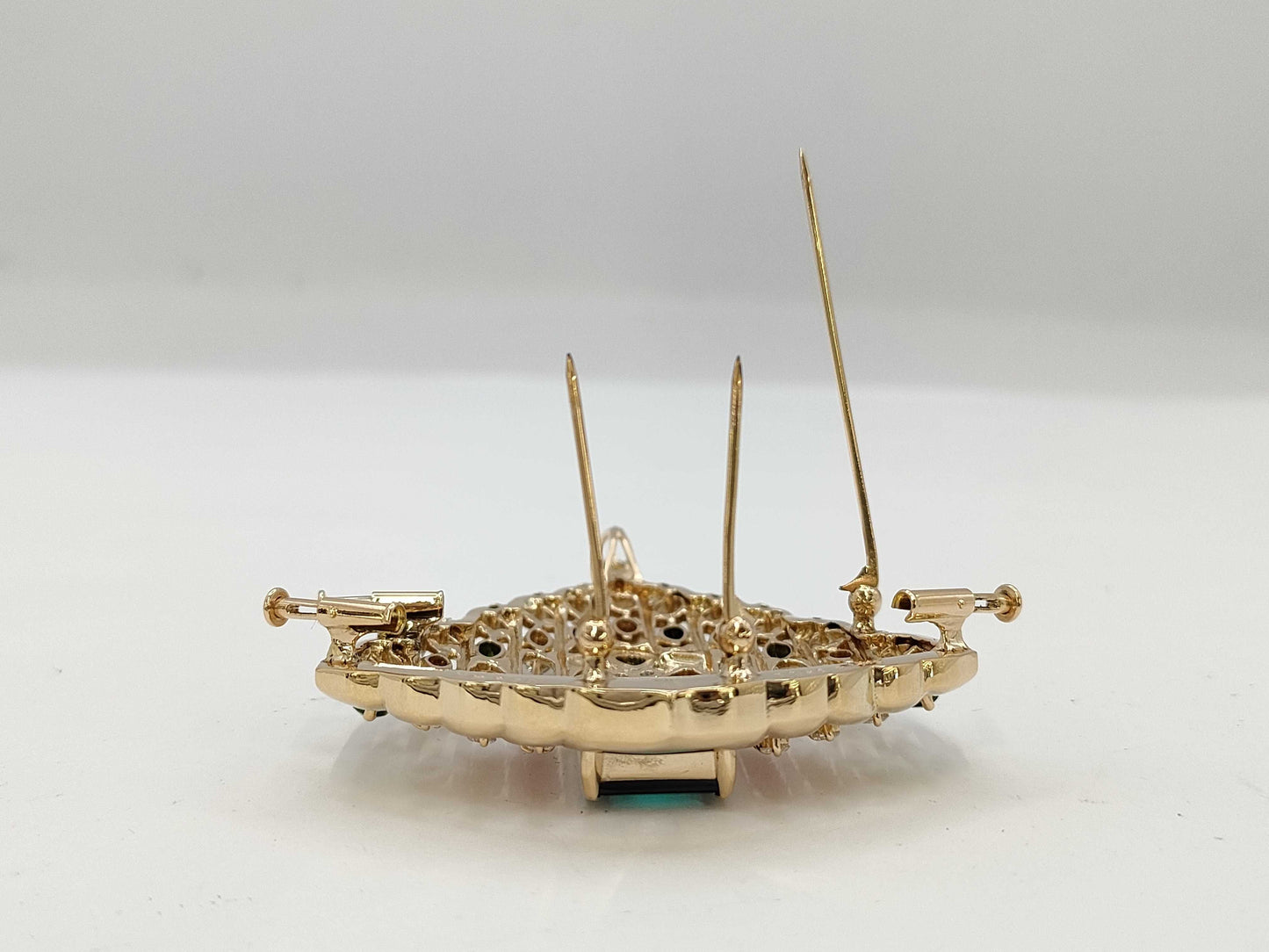 Total length 9.86/2.07ct, R 0.46ct, D 2.59ct, K18, 43.2g, Brooch