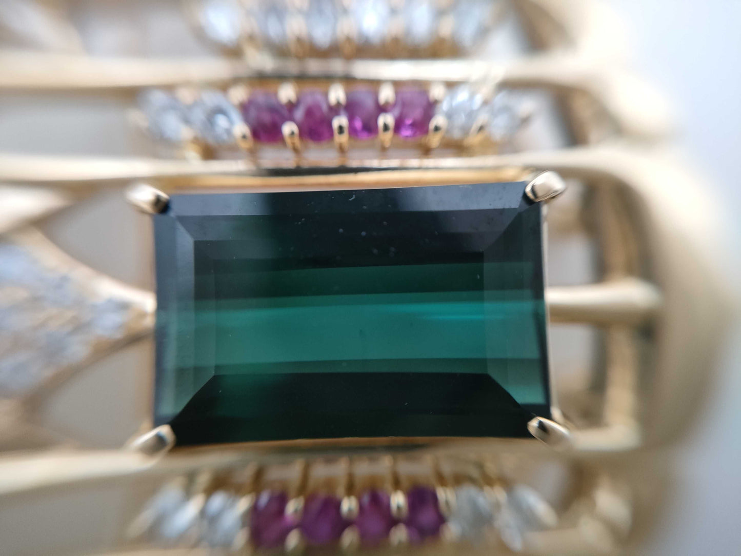 Total length 9.86/2.07ct, R 0.46ct, D 2.59ct, K18, 43.2g, Brooch