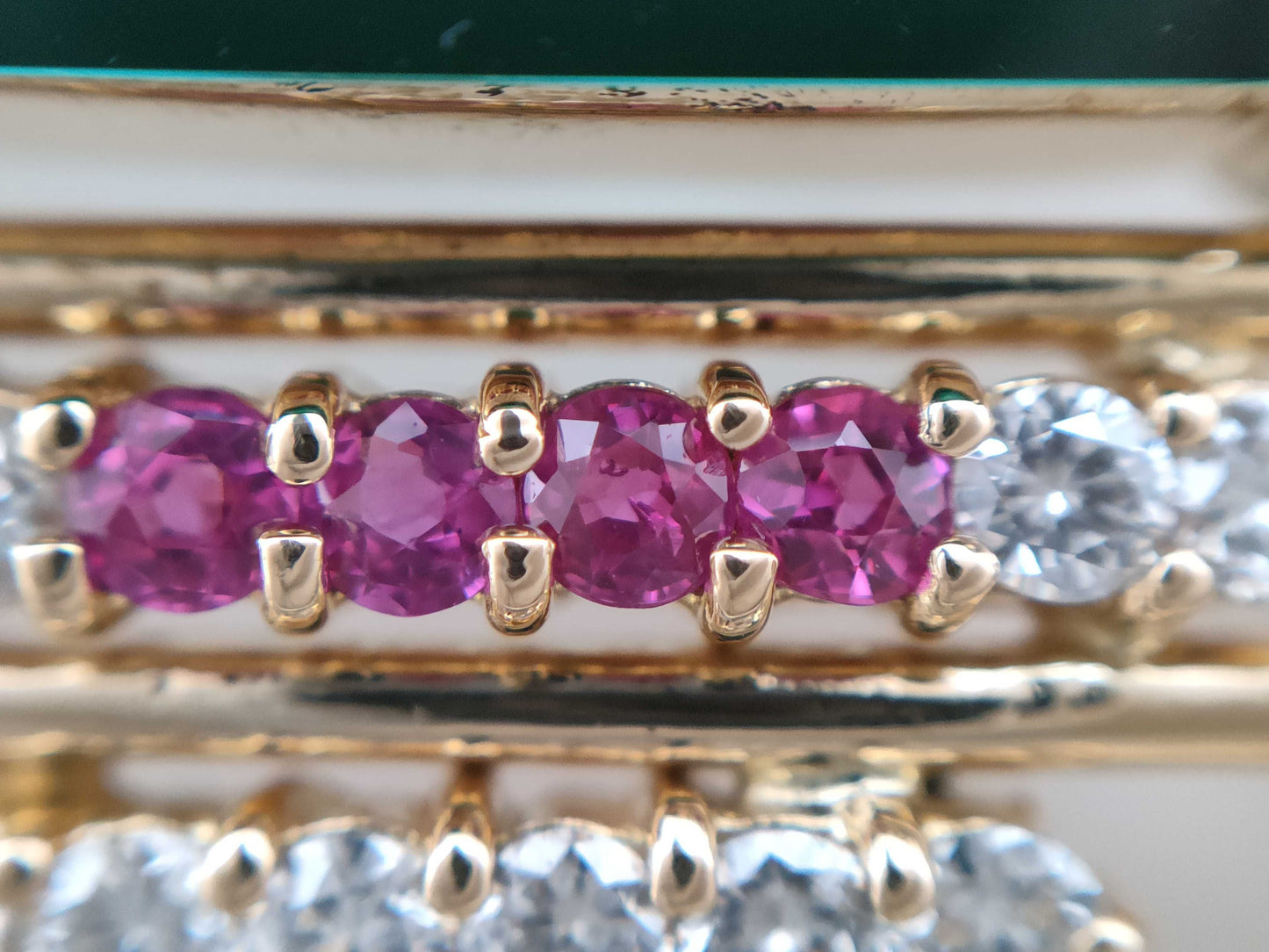 Total length 9.86/2.07ct, R 0.46ct, D 2.59ct, K18, 43.2g, Brooch