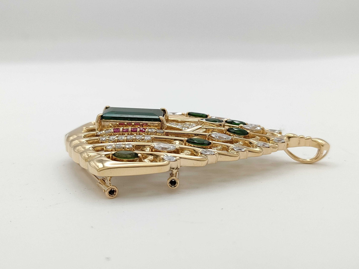 Total length 9.86/2.07ct, R 0.46ct, D 2.59ct, K18, 43.2g, Brooch