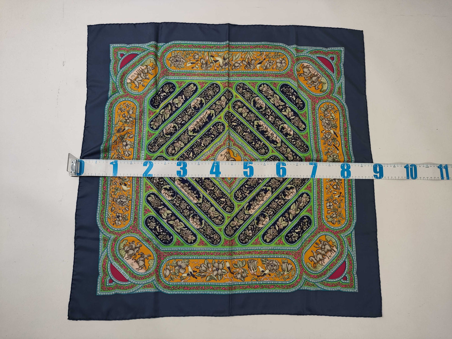 HERMES Carre 90 Scarf