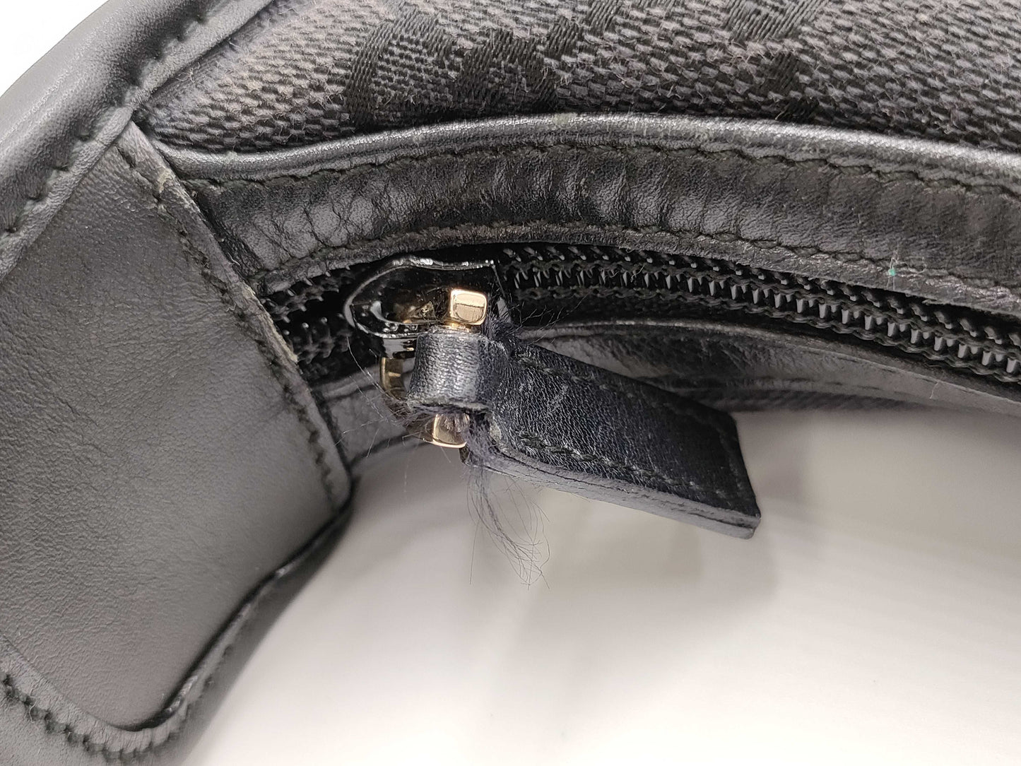 GUCCI GG Canvas 001.4205.001998 Shoulder Bag
