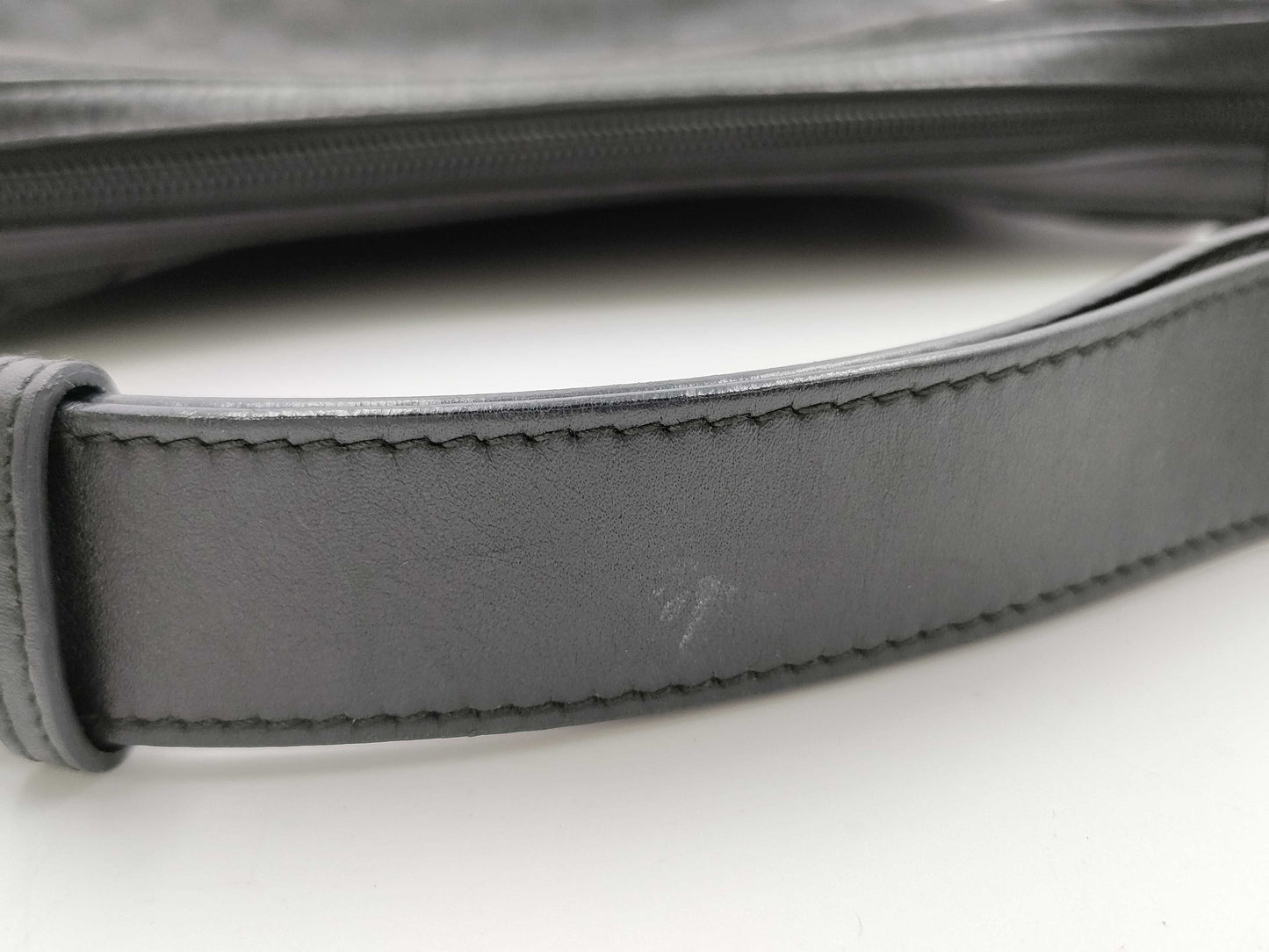 GUCCI GG Canvas 001.4205.001998 Shoulder Bag