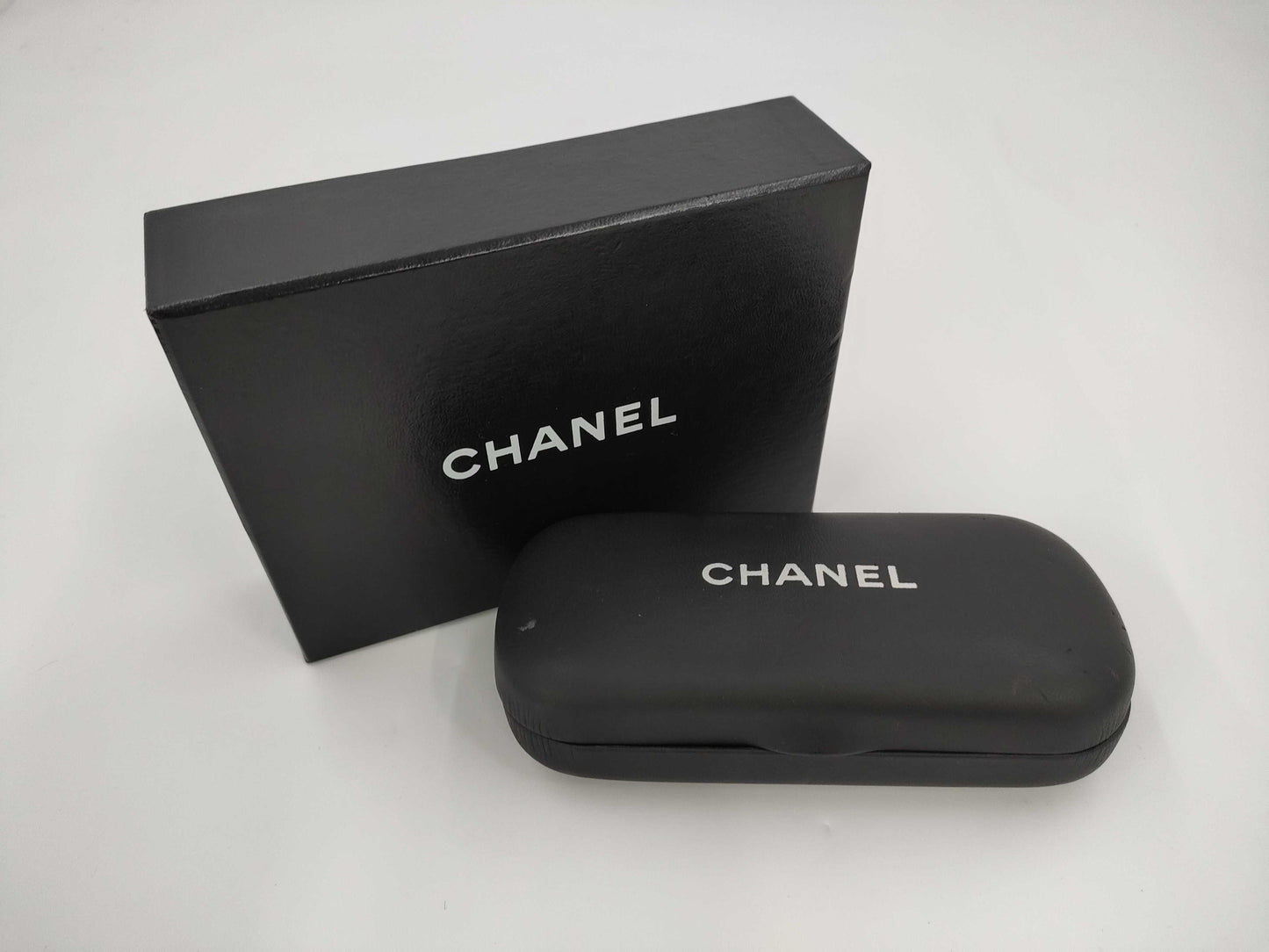 CHANEL tortoiseshell sunglasses with case