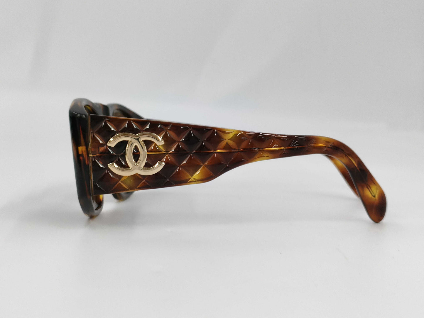 CHANEL tortoiseshell sunglasses with case