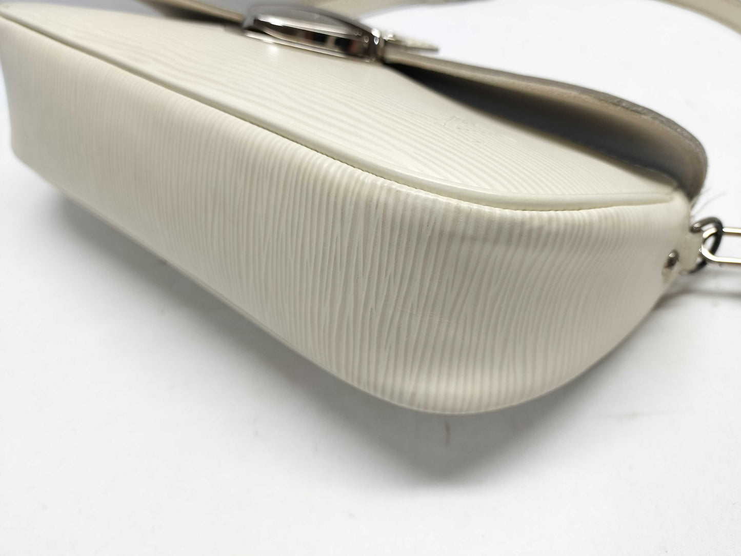 LOUIS VUITTON M5929J Epi Pochette Montaigne Handbag