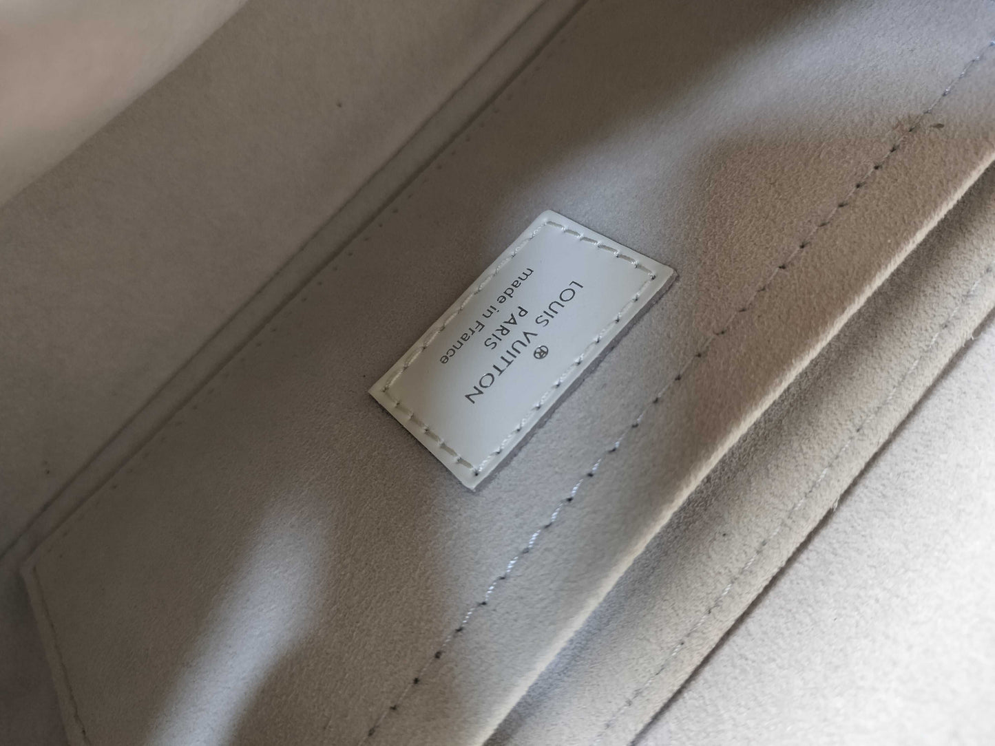 LOUIS VUITTON M5929J Epi Pochette Montaigne Handbag