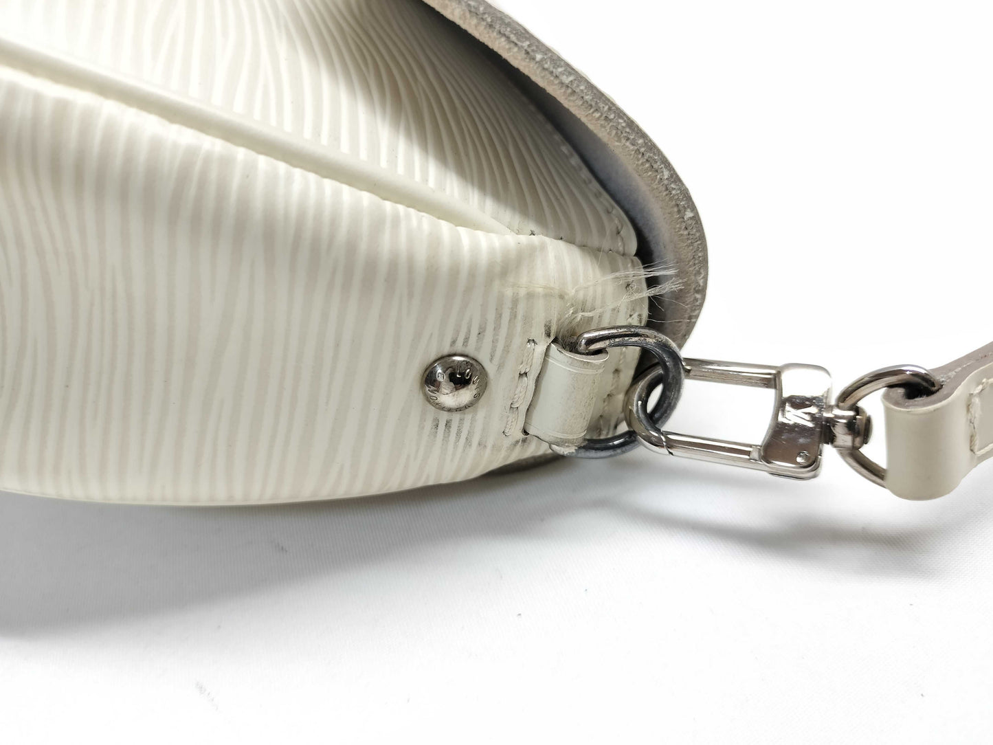 LOUIS VUITTON M5929J Epi Pochette Montaigne Handbag