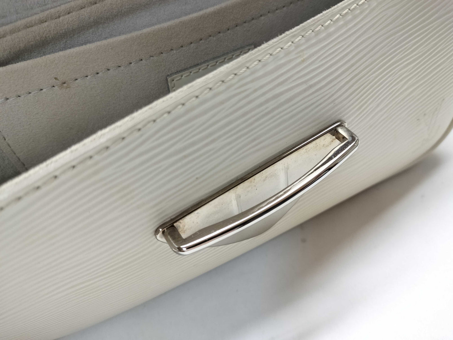 LOUIS VUITTON M5929J Epi Pochette Montaigne Handbag