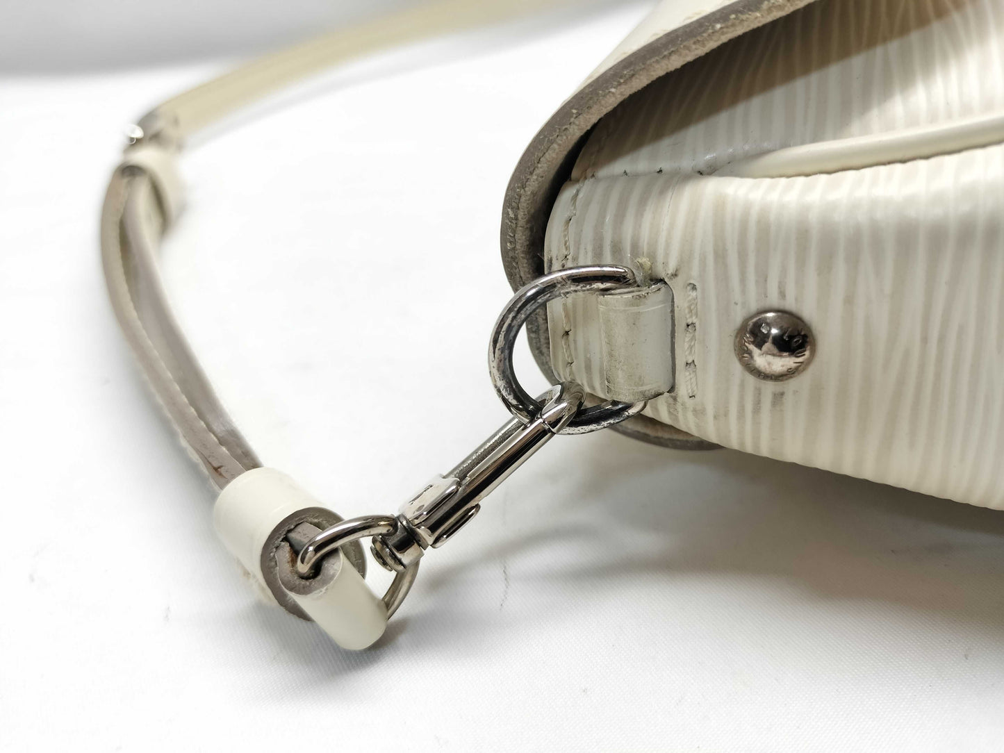 LOUIS VUITTON M5929J Epi Pochette Montaigne Handbag