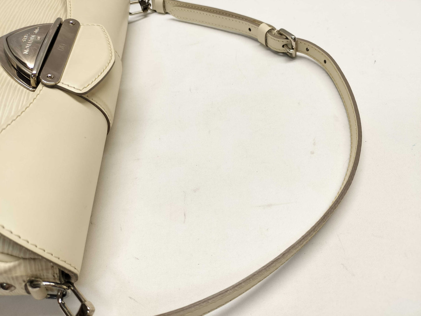 LOUIS VUITTON M5929J Epi Pochette Montaigne Handbag